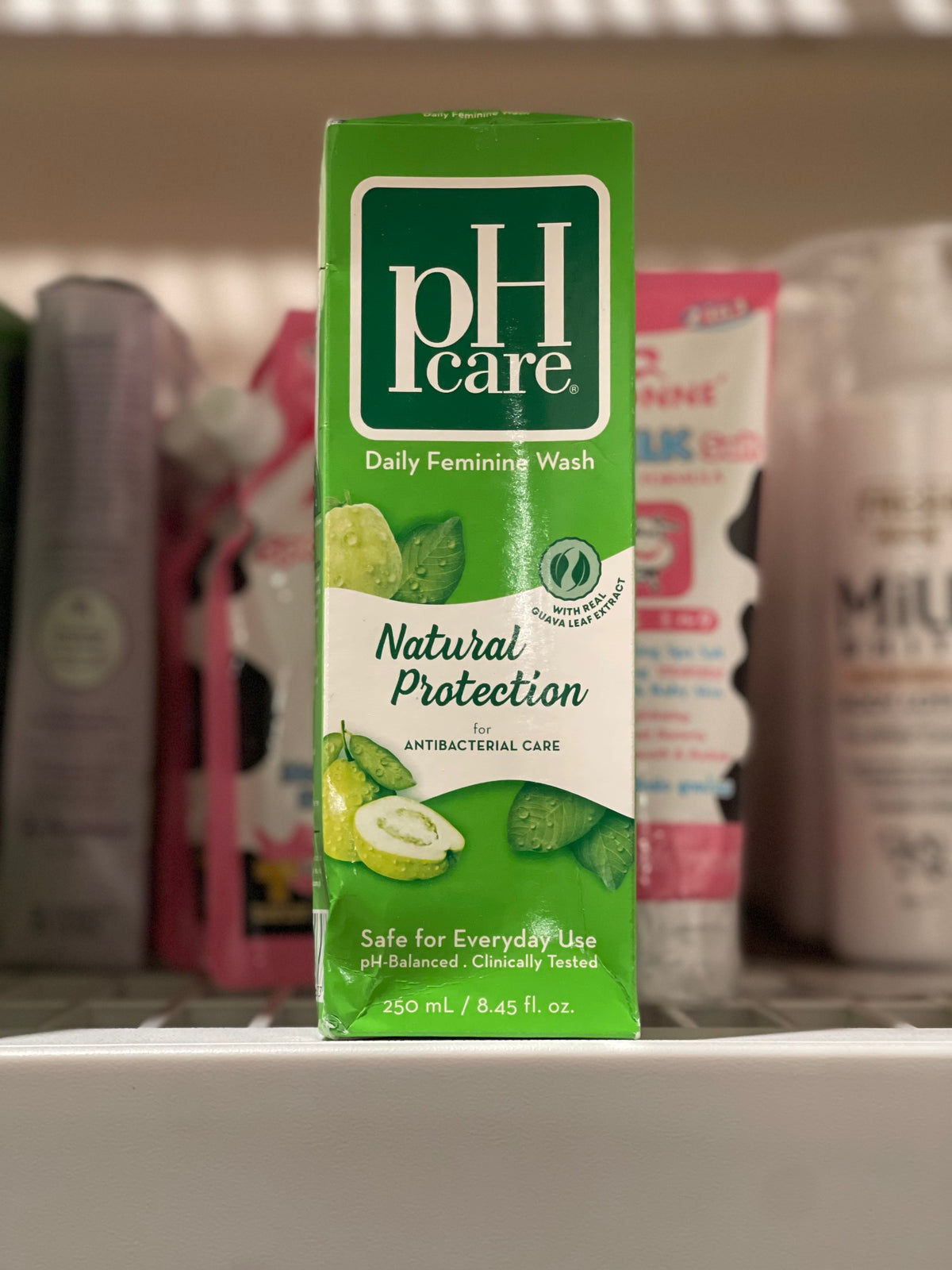 PH CARE Feminine Wash Natural Protection 250 ml front view